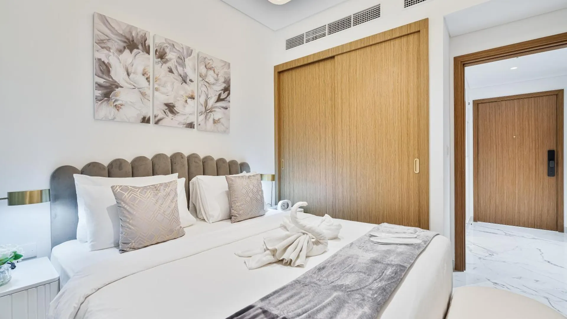 Heaven Crest Vacation Homes - One Bedroom City View Balcony In Azizi Riviera Dubai Apartment